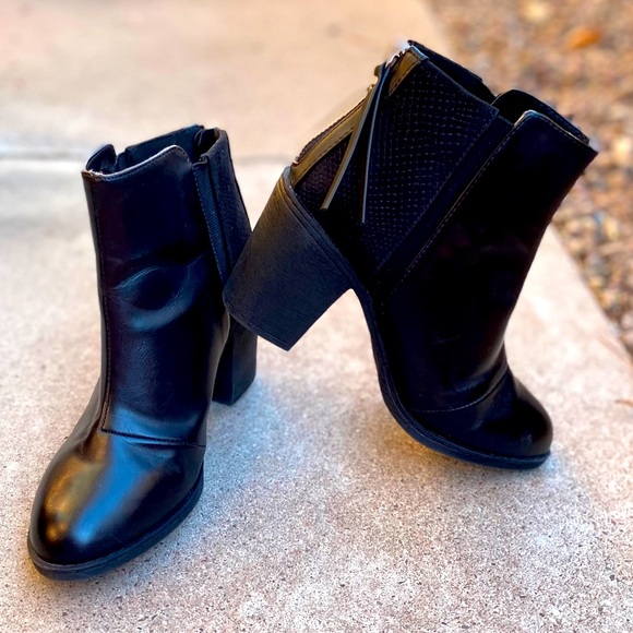 Divided H&M | Beautiful Black heeled booties - Picture 1 of 16